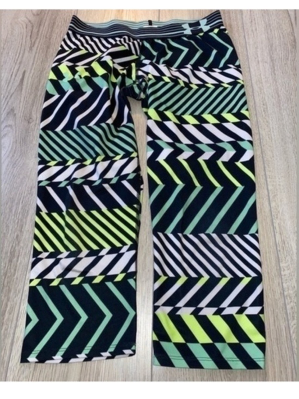 Under armour green black athletic leggings tights